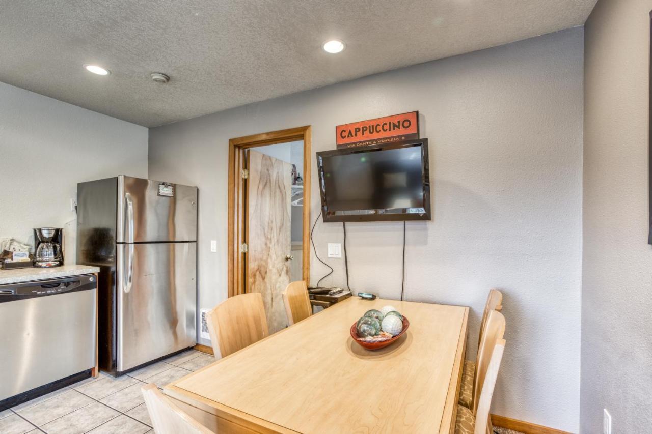 Beaches Fourplex Apartment *