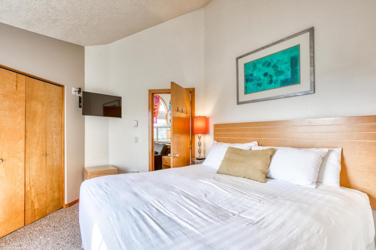 Beaches | Pelicans View Apartment Cannon Beach
