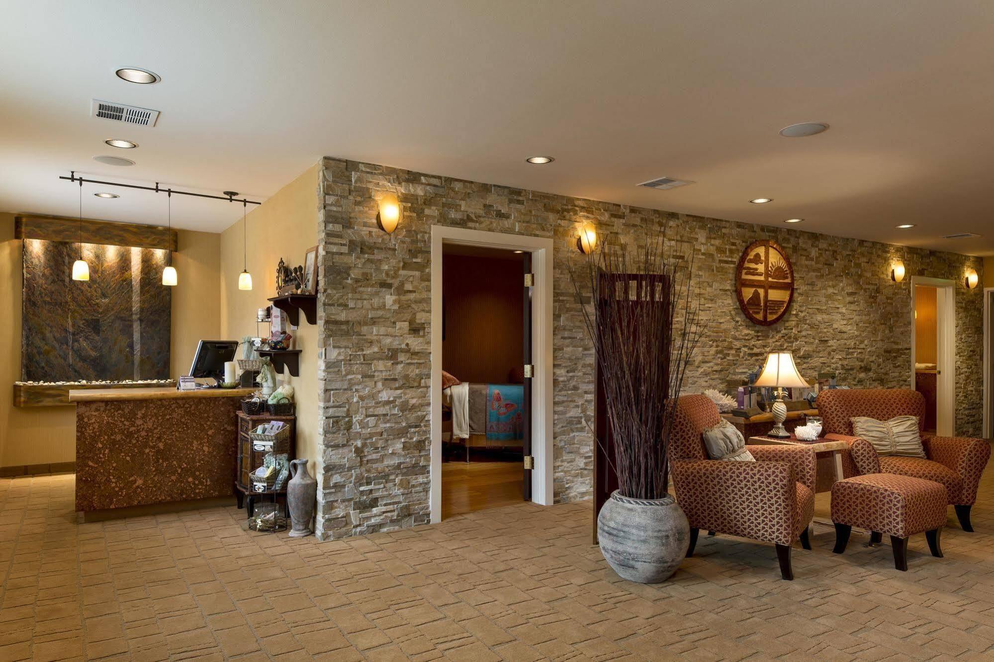 Hotel Hallmark In Cannon Cannon Beach